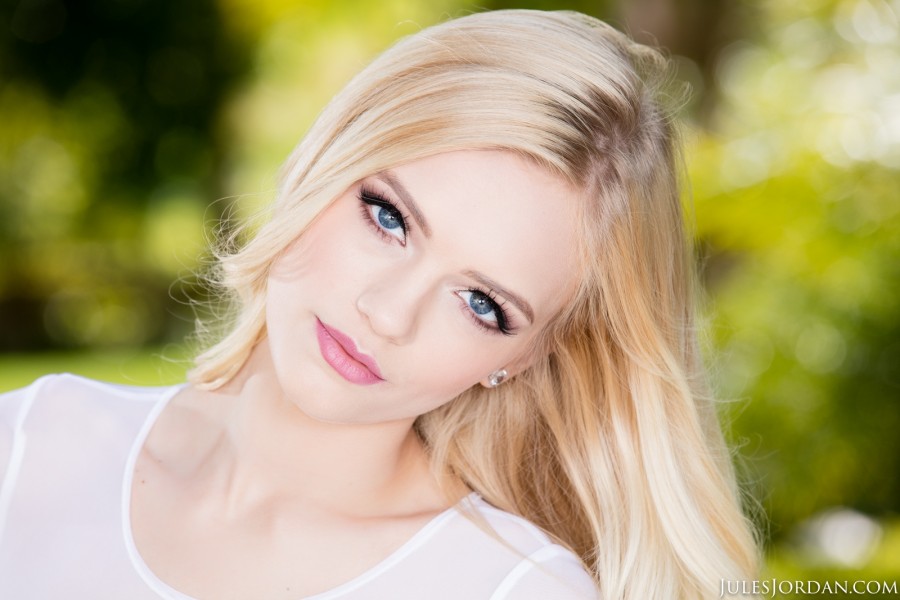 2016-05-05 / Alex Grey - Glamour Model Takes It Up The Ass