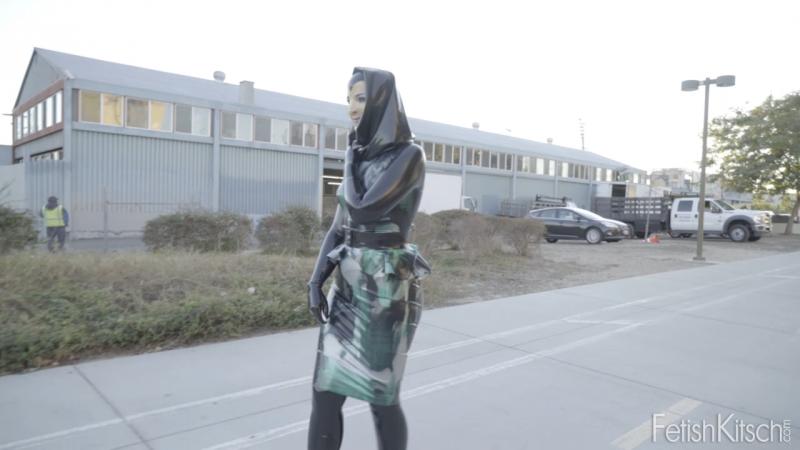 Caroline Pierce - A Walk with Caroline Part 2 / Прогулка с Caroline Часть 2